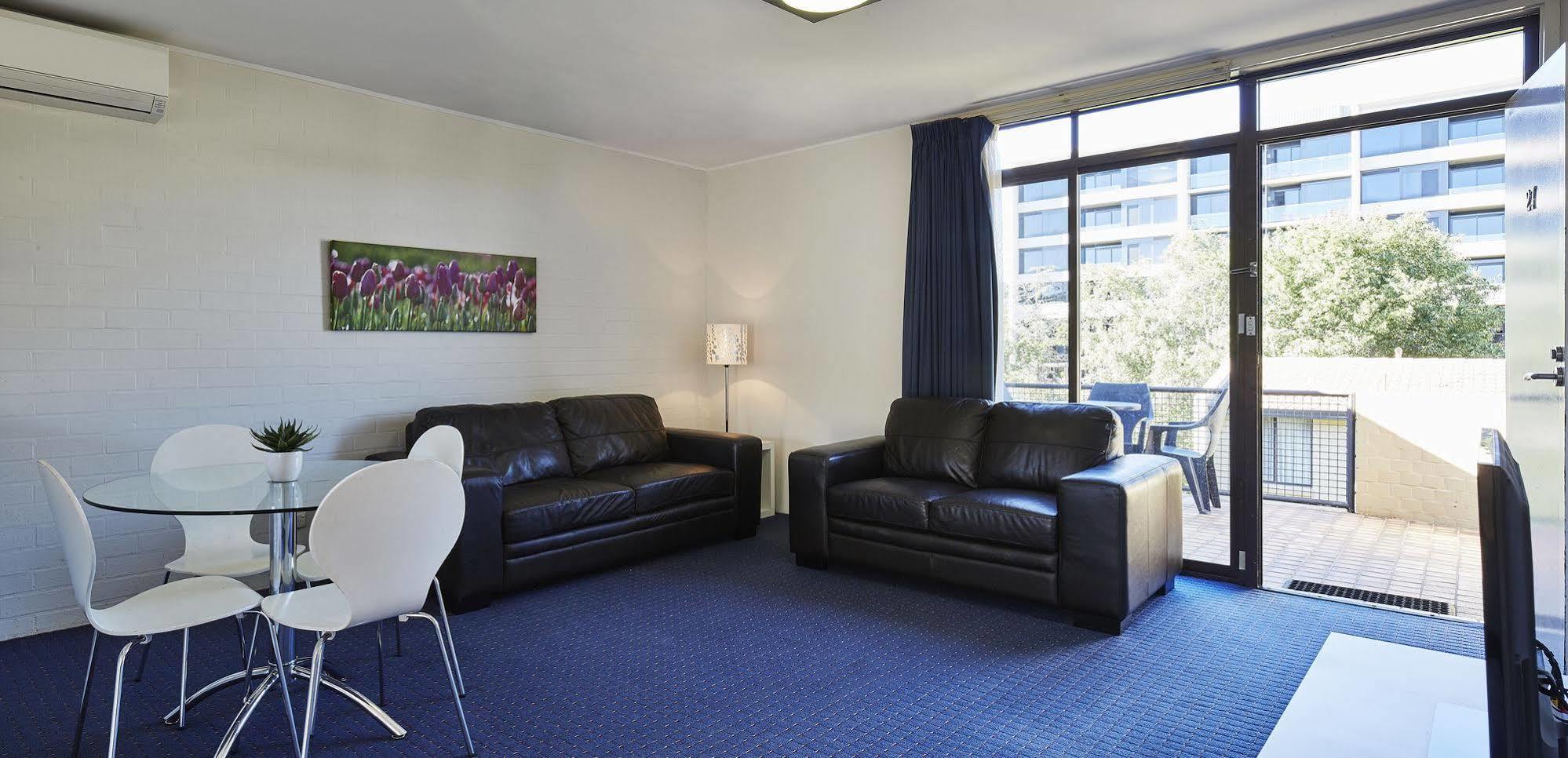 Manuka Park Serviced Aparthotel Canberra